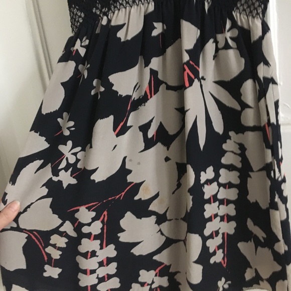 Cute aritiza dress. - Picture 3 of 4